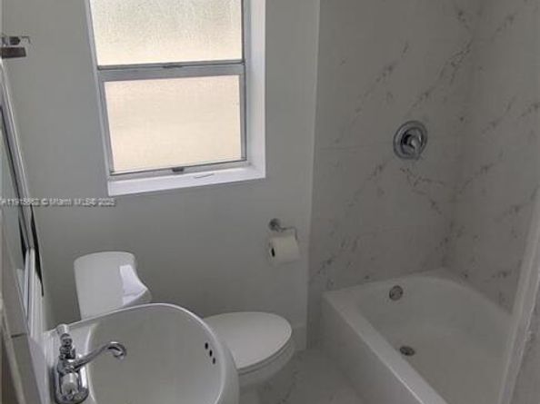 2103 NW 57th St, Miami FL 33142