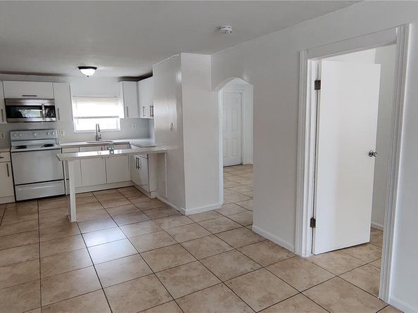 2103 NW 57th St, Miami FL 33142