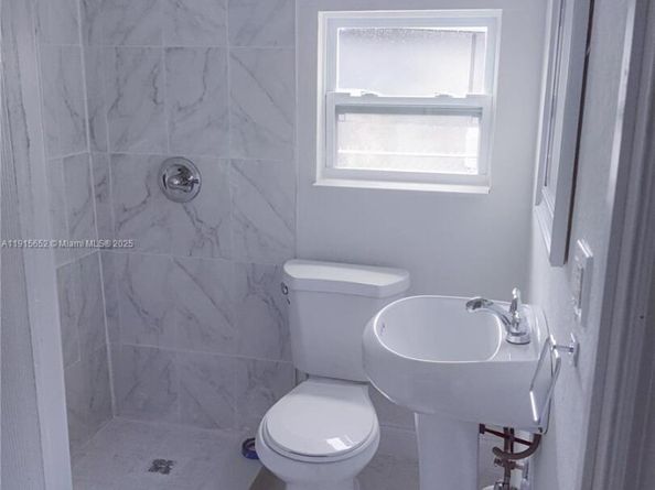 2103 NW 57th St, Miami FL 33142