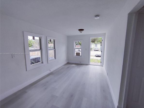 2103 NW 57th St, Miami FL 33142