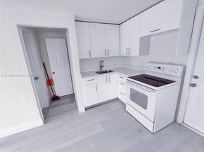 2103 NW 57th St, Miami FL 33142