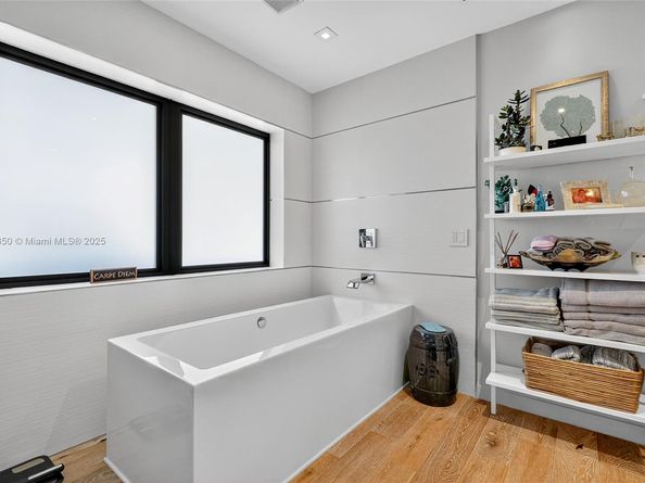 2152 Prairie Ave, Miami Beach FL 33139