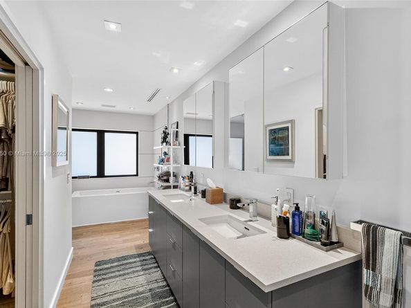 2152 Prairie Ave, Miami Beach FL 33139