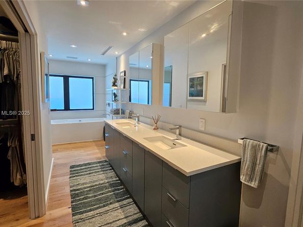 2152 Prairie Ave, Miami Beach FL 33139
