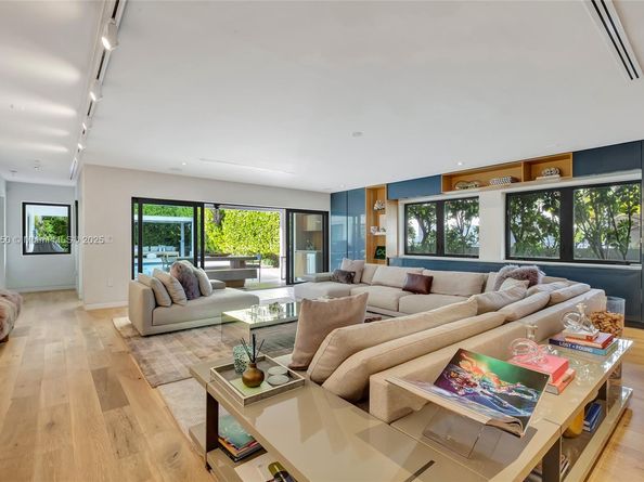 2152 Prairie Ave, Miami Beach FL 33139