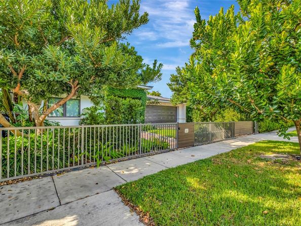 2152 Prairie Ave, Miami Beach FL 33139