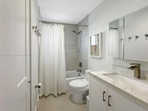 15863 SW 55th Ter, Miami FL 33185