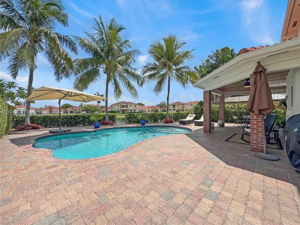 15863 SW 55th Ter, Miami FL 33185
