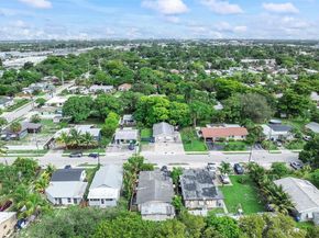660 NE 32nd St, Oakland Park FL 33334