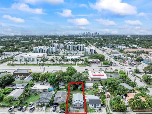 660 NE 32nd St, Oakland Park FL 33334