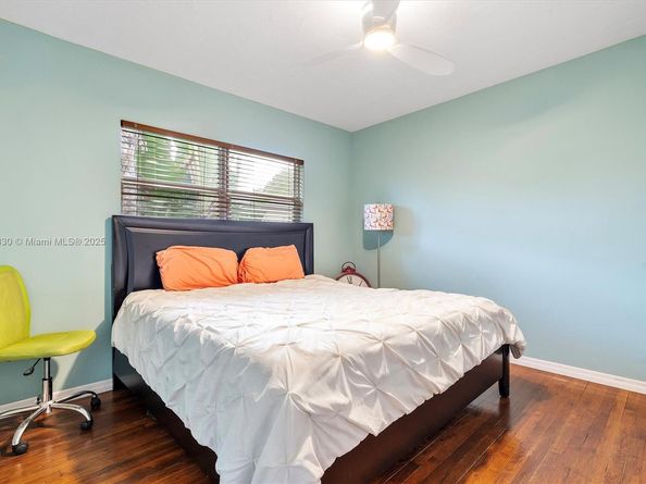 660 NE 32nd St, Oakland Park FL 33334