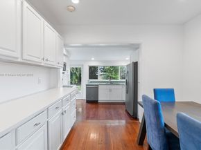 660 NE 32nd St, Oakland Park FL 33334