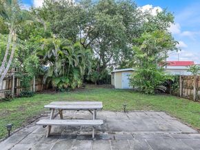 660 NE 32nd St, Oakland Park FL 33334