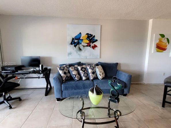 4001 Hillcrest Dr 705, Hollywood FL 33021