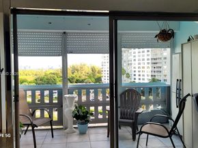 4001 Hillcrest Dr 705, Hollywood FL 33021