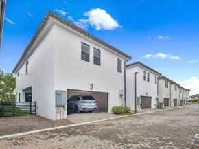 4346 NW 81st Ave, Doral FL 33166