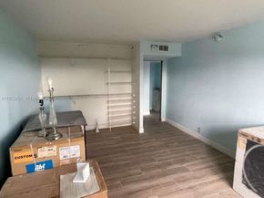 2500 NE 48th Ln 301, Fort Lauderdale FL 33308