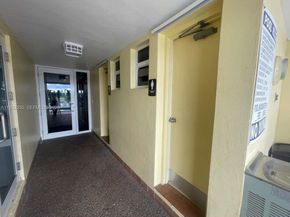 2500 NE 48th Ln 301, Fort Lauderdale FL 33308