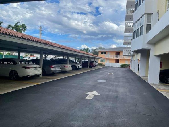 2500 NE 48th Ln 301, Fort Lauderdale FL 33308