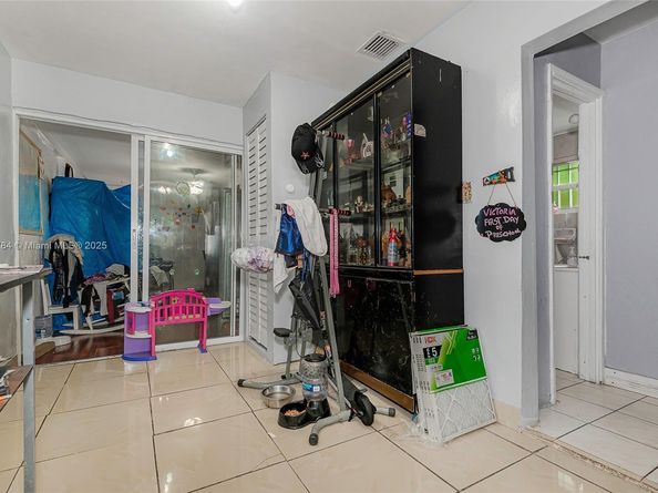 807 NW 109th St, Miami FL 33168
