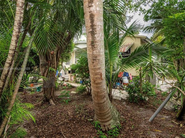 807 NW 109th St, Miami FL 33168