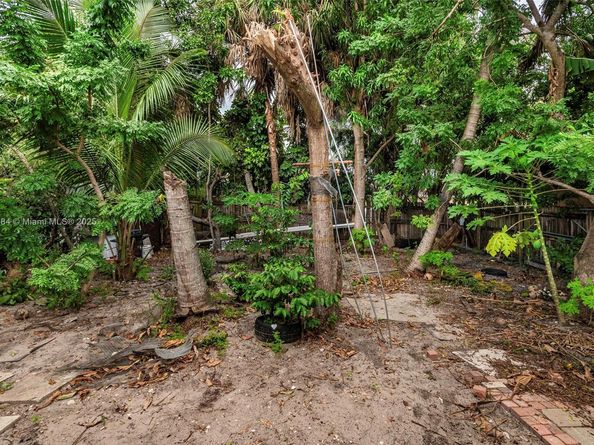 807 NW 109th St, Miami FL 33168