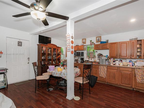 807 NW 109th St, Miami FL 33168