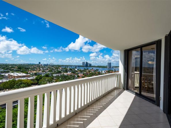 2000 Island Blvd 1002, Aventura FL 33160