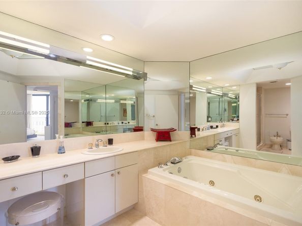 2000 Island Blvd 1002, Aventura FL 33160