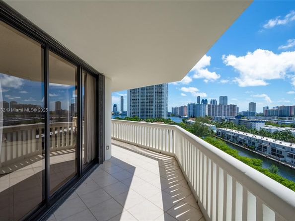 2000 Island Blvd 1002, Aventura FL 33160