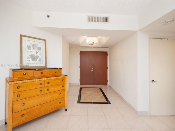 2000 Island Blvd 1002, Aventura FL 33160