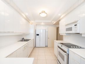 2000 Island Blvd 1002, Aventura FL 33160