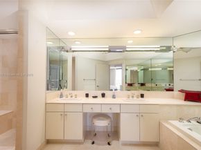 2000 Island Blvd 1002, Aventura FL 33160