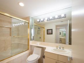 2000 Island Blvd 1002, Aventura FL 33160