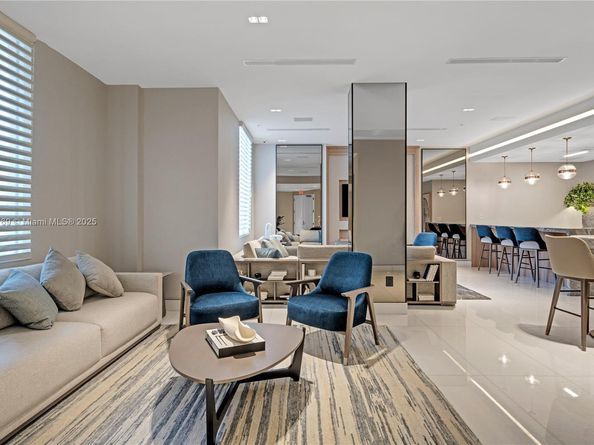 888 Brickell Key Dr 1002, Miami FL 33131
