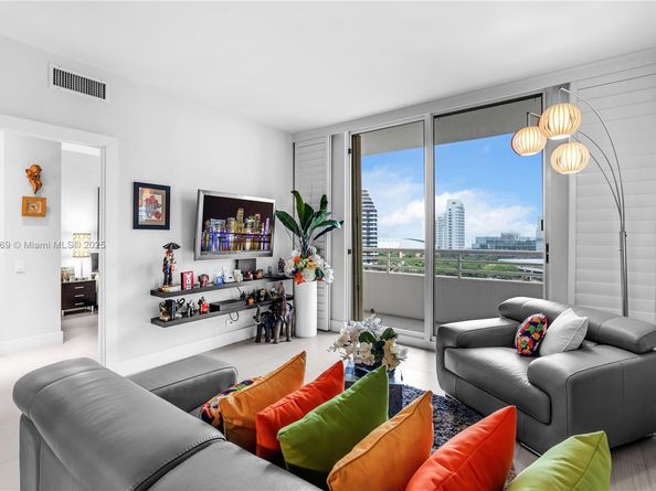 888 Brickell Key Dr 1002, Miami FL 33131