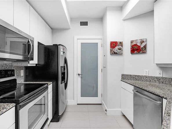888 Brickell Key Dr 1002, Miami FL 33131