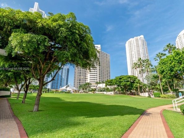 888 Brickell Key Dr 1002, Miami FL 33131