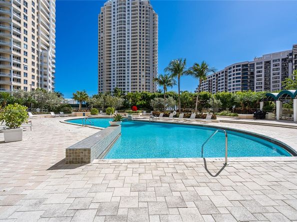 888 Brickell Key Dr 1002, Miami FL 33131
