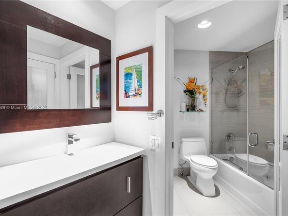 888 Brickell Key Dr 1002, Miami FL 33131