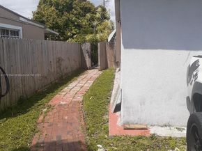 625 E 28th St, Hialeah FL 33013
