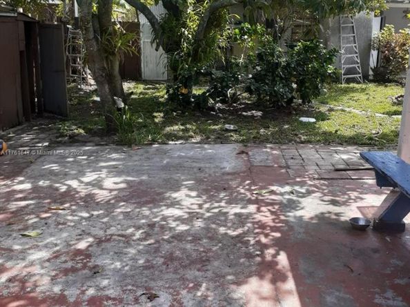 625 E 28th St, Hialeah FL 33013