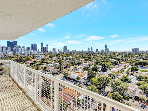 900 SW 8th St 1510, Miami FL 33130