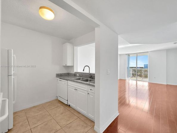 900 SW 8th St 1510, Miami FL 33130