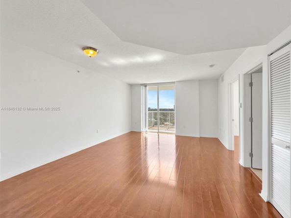 900 SW 8th St 1510, Miami FL 33130