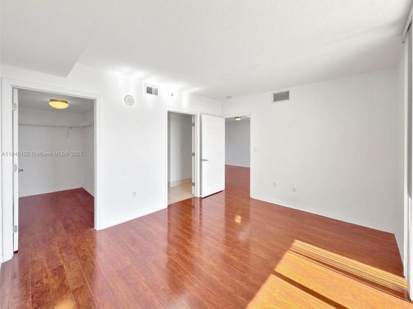 900 SW 8th St 1510, Miami FL 33130