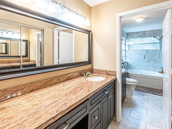 2913 Myrtle Oak Cir, Davie FL 33328
