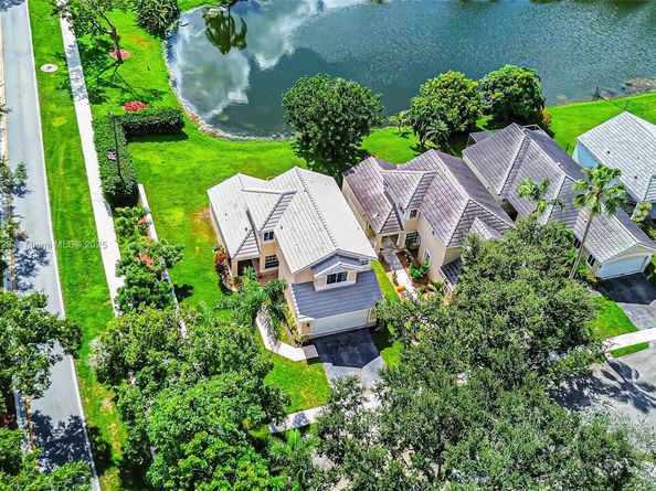 2913 Myrtle Oak Cir, Davie FL 33328