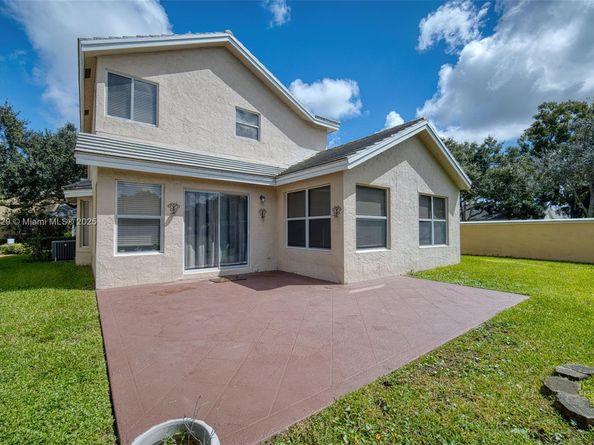 2913 Myrtle Oak Cir, Davie FL 33328