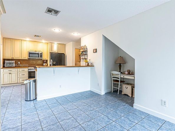 2913 Myrtle Oak Cir, Davie FL 33328
